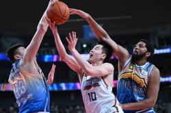 开云官网-紧张激烈的对抗赛中强队胜出