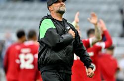 开云体育-荷兰不敌葡萄牙，范戴克因犯规红牌遭遇球队倒戈的简单介绍