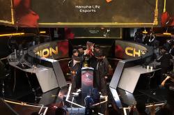 开云体育-HLE险胜G2，Peanut打出惊人五杀全球总决赛3:0（深圳）