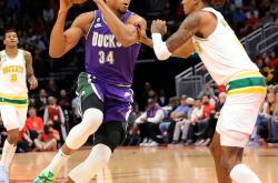 开云体育-雄鹿力克湖人，麦科勒姆爆发神勇的简单介绍