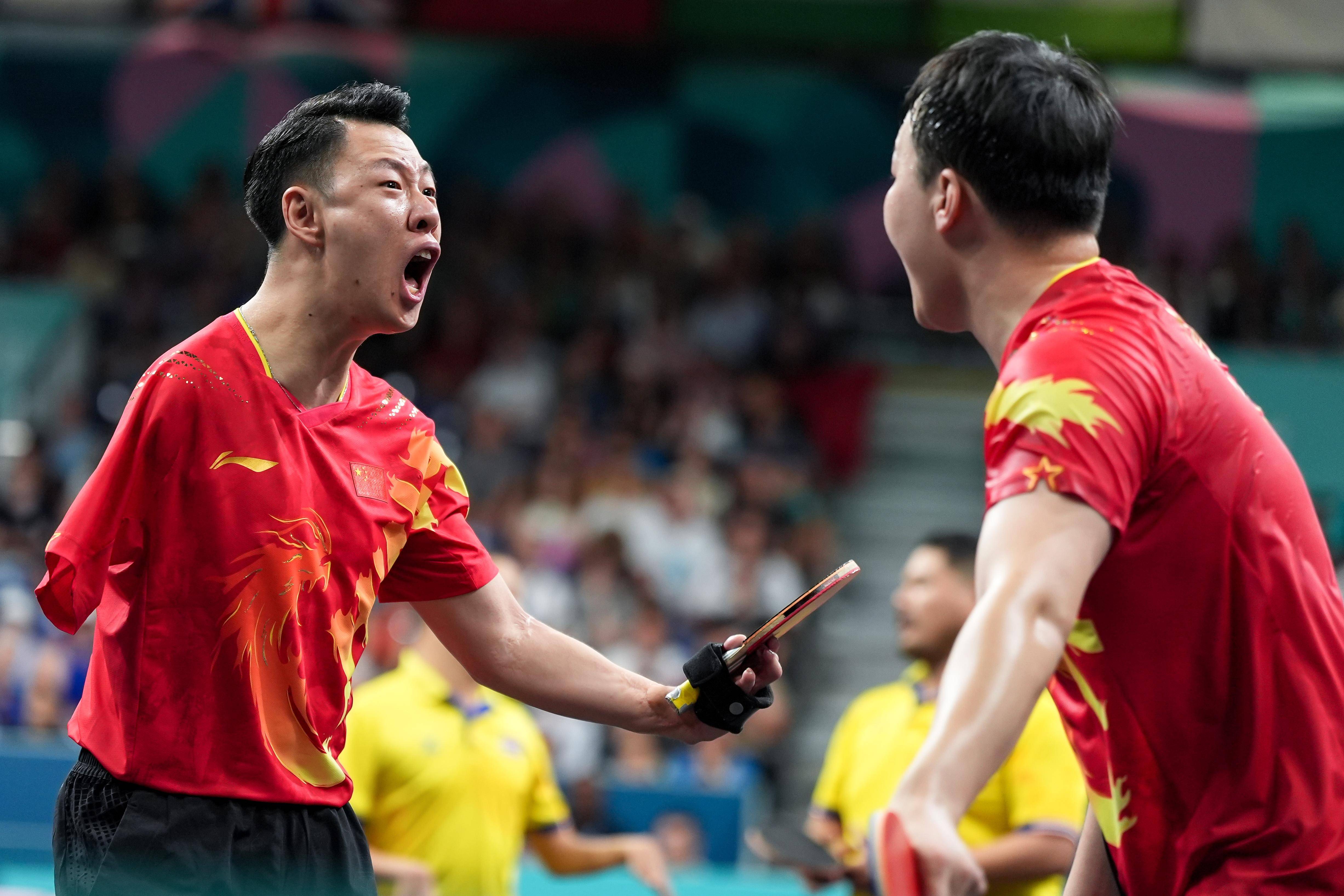 巴黎举行高尔夫比赛，国乒表现压倒性