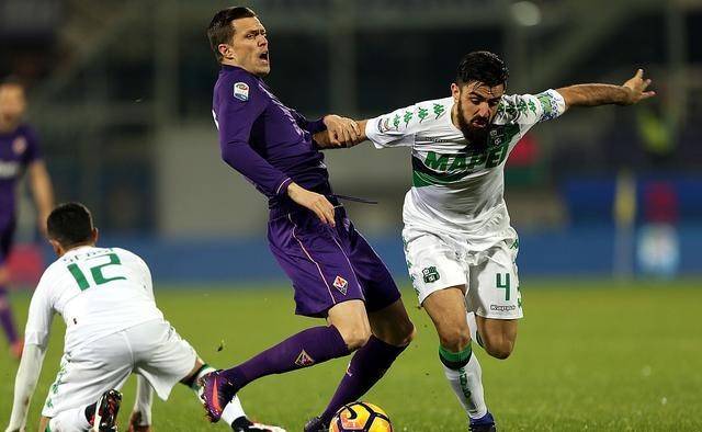 包含佛罗伦萨后防线出现漏洞，导致连续失球的词条