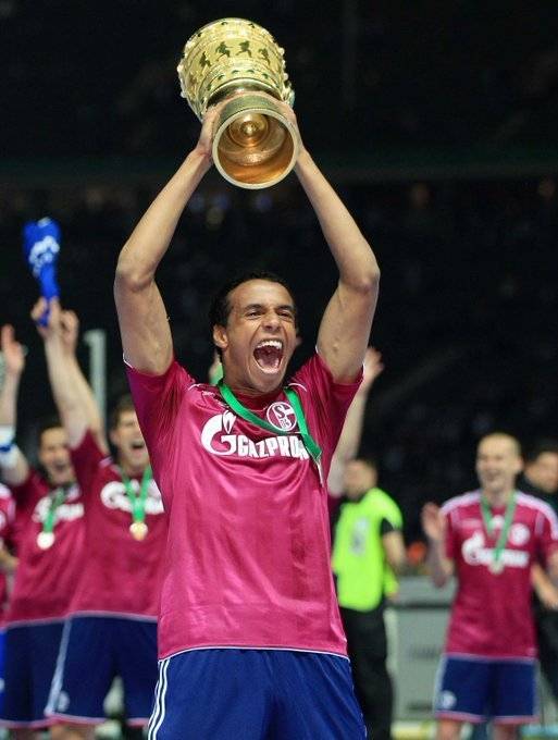 利物浦球星赞扬沙尔克04后卫的实力