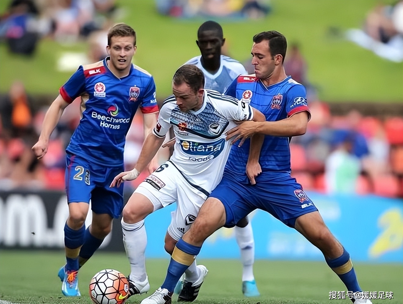 荷兰联赛球员在国际比赛中命中关键球 荷兰联赛球员在国际比赛中命中关键球