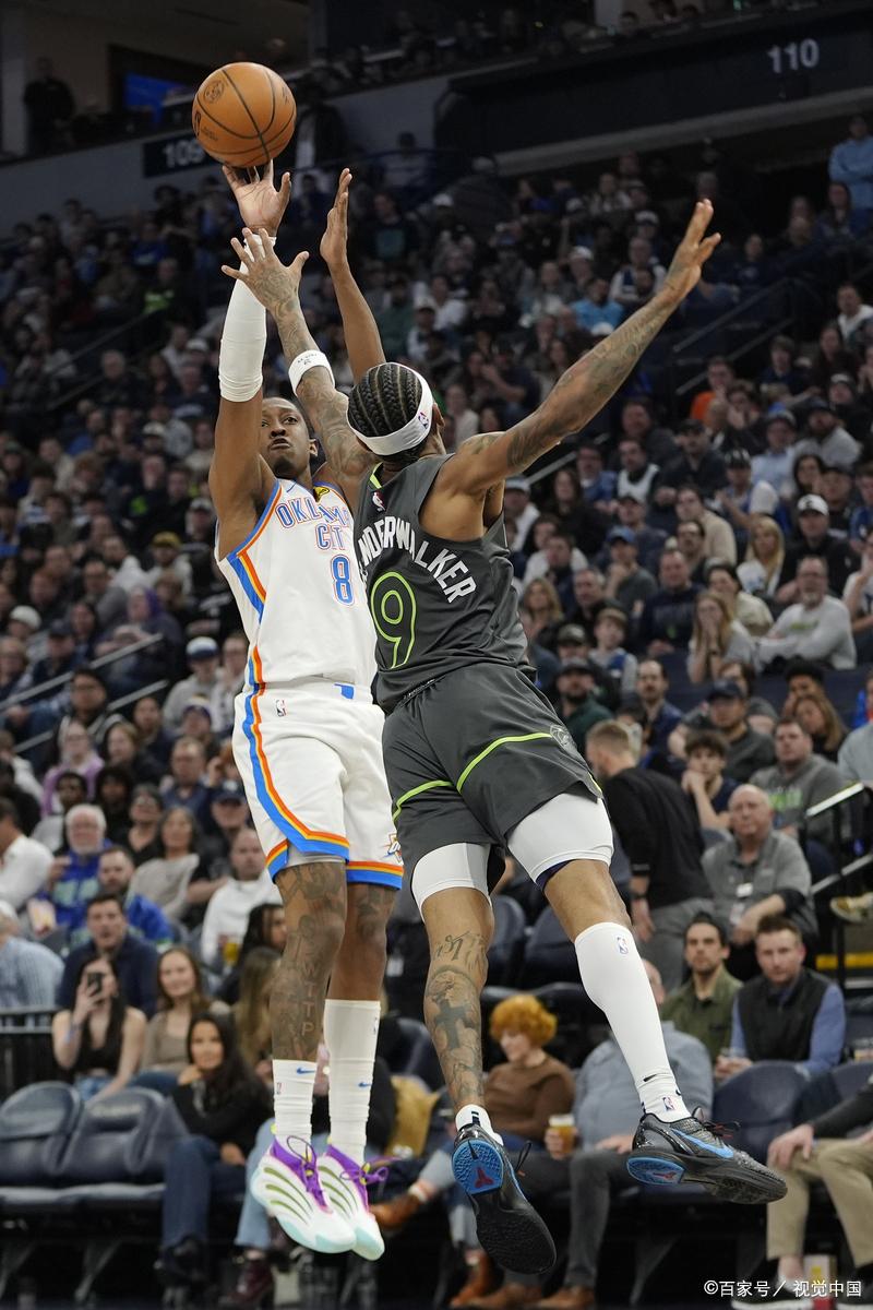 湖人队防守端全面加强,对手难以得分 湖人队防守端全面加强,对手难以得分