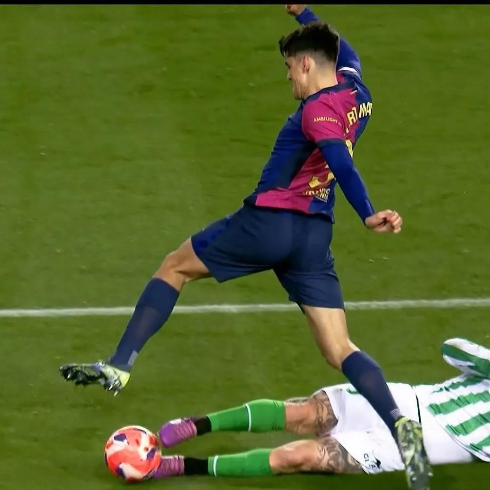 关于巴塞罗那队员踢进关键点球，帮助球队拿下胜利的信息