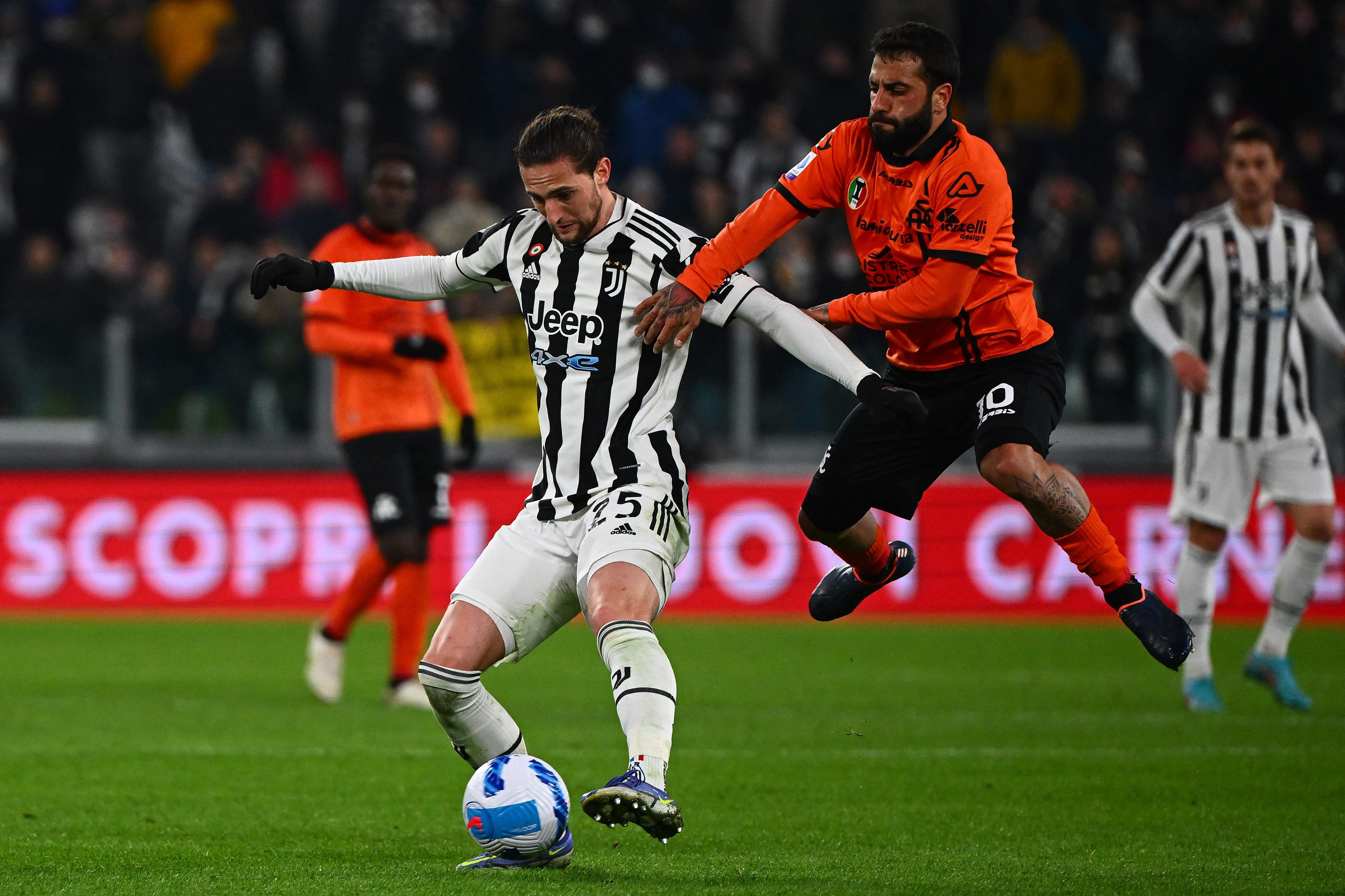 关于佛罗伦萨主场大获全胜，球队积分榜上攀升的信息