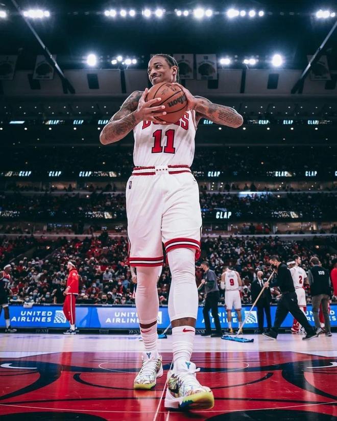 马刺主场力克老鹰，德罗赞全场得分独造分的简单介绍