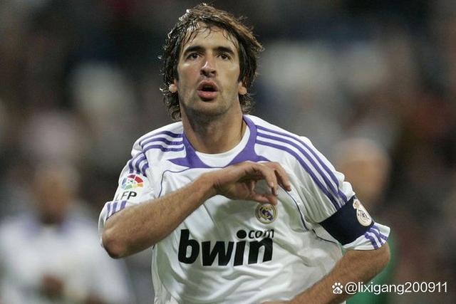 包含拜仁慕尼黑门将劳尔荣膺德甲最佳守门员,稳固球门的词条 包含拜仁慕尼黑门将劳尔荣膺德甲最佳守门员,稳固球门的词条