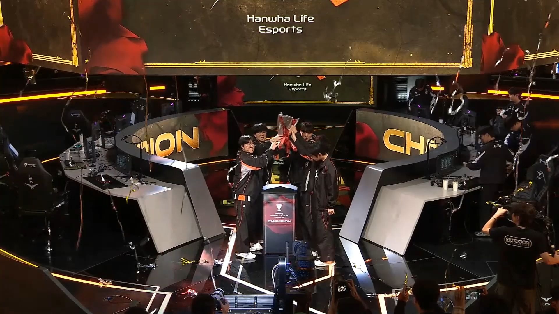 HLE险胜G2,Peanut打出惊人五杀全球总决赛3:0(深圳) HLE险胜G2,Peanut打出惊人五杀全球总决赛3:0(深圳)