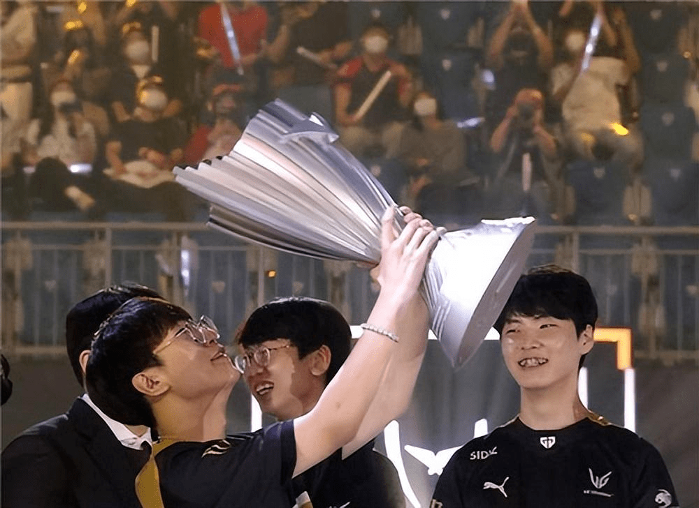 BRO险胜RNG,Chovy拿下关键大龙小组赛3:0(柏林) BRO险胜RNG,Chovy拿下关键大龙小组赛3:0(柏林)