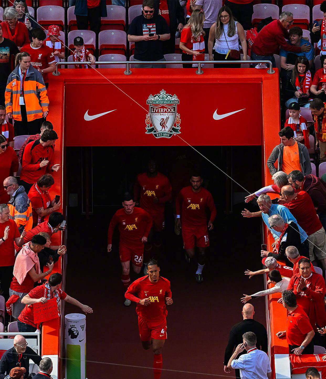 包含利物浦险胜，成功晋级下一轮比赛的词条